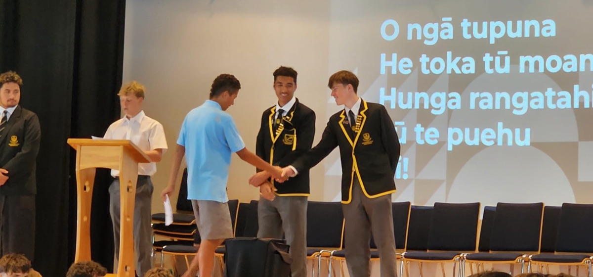 Harper receiving the Head Boy award